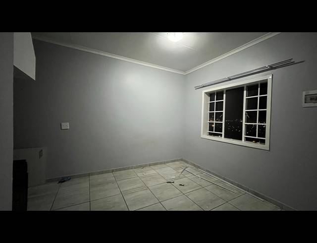 2 BEDROOM APARTMENT FOR SALE IN SOUTH HILLS